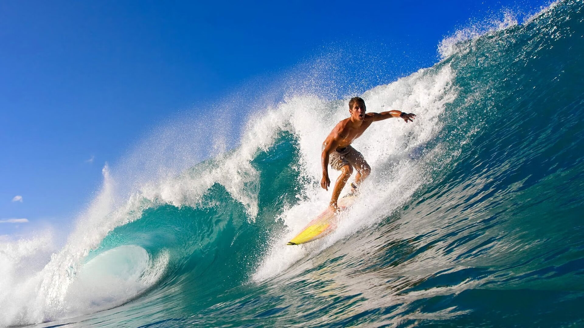 开云体育入口-温网险胜澳网之战，梅德韦杰夫点燃赛场激情，网球史诗再续传奇