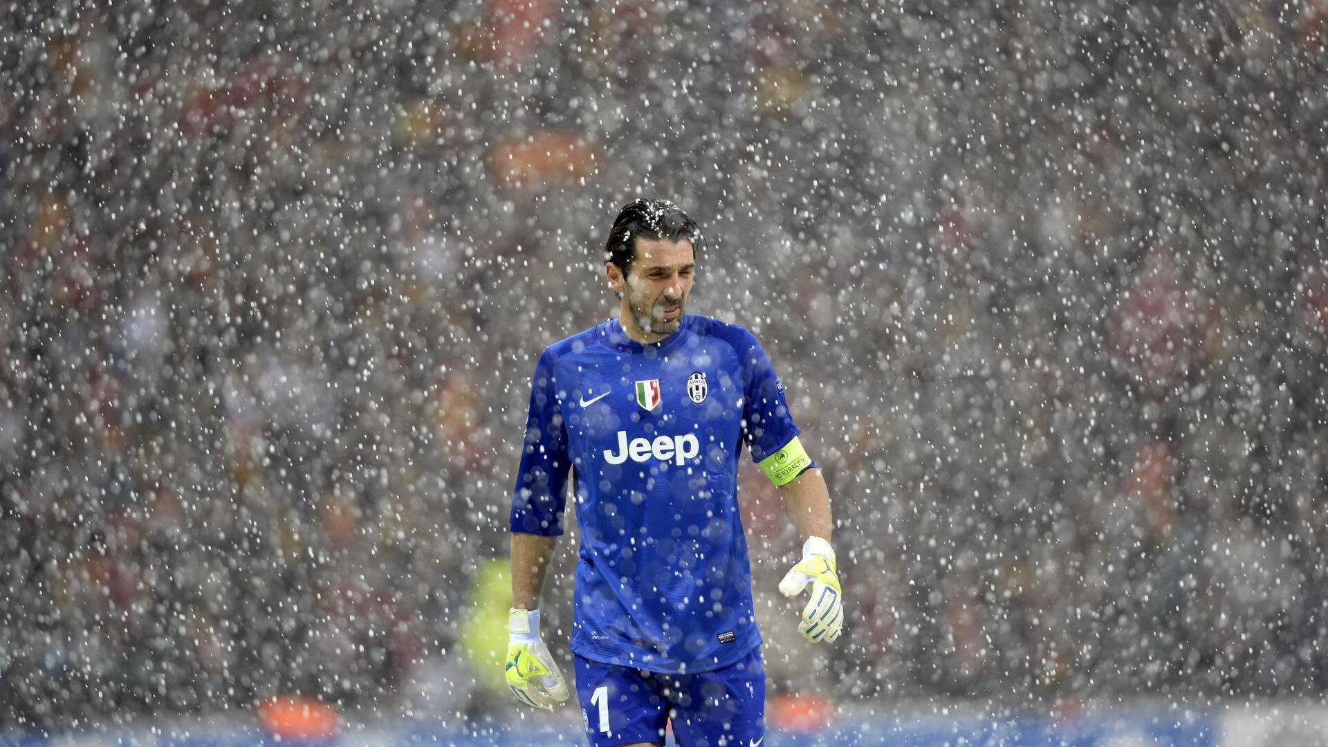 开云网页版-铁血三狮强行绞杀蓝黑军团！卡马文加天神下凡，连珠炮击碎国米卫冕梦